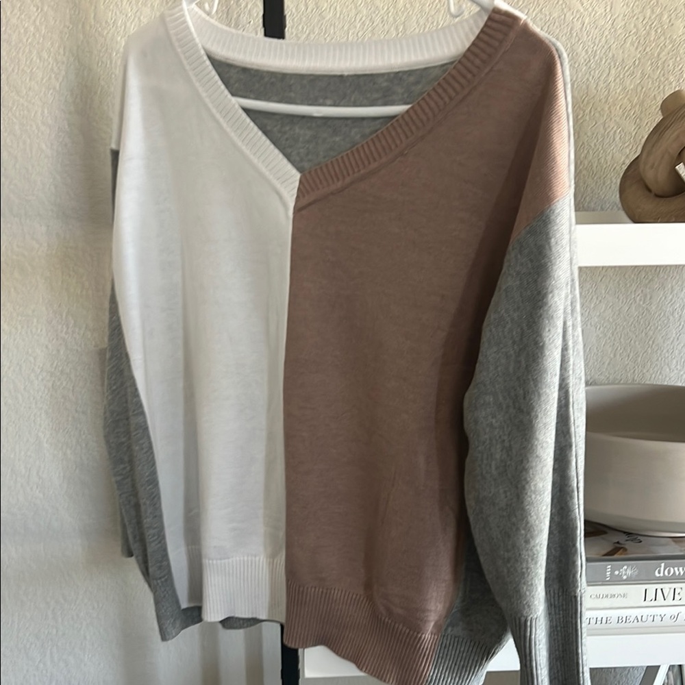 Colorblock V-Neck Sweater - Picture 2 of 4